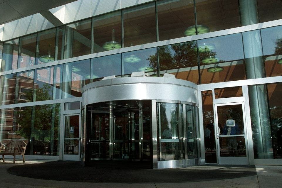 Hall d'immeuble de bureaux — Montréal